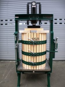 150 literes hidraulikus szőlőprés